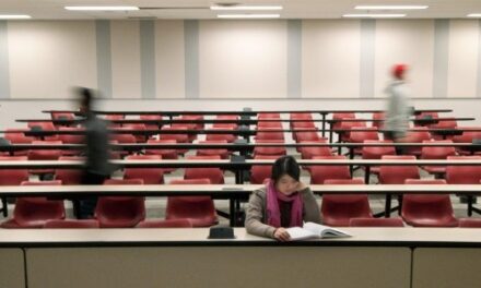 Student la taxa? O “specie” pe cale de disparitie…