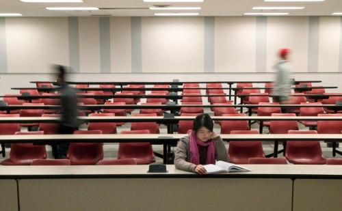 Student la taxa? O “specie” pe cale de disparitie…