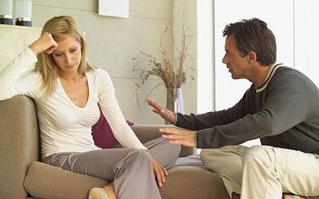 Probleme financiare in cuplu – efectul bulgarelui de zapada