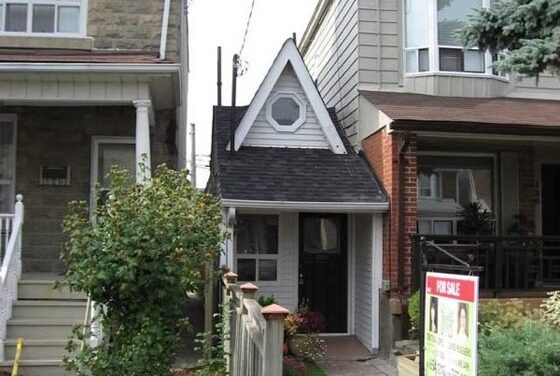 Case foarte mici, dar extrem de cochete. Tu ai locui aici?