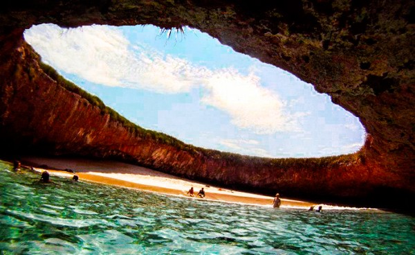 Hidden-Beach-Marieta-Islands-