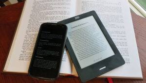 Smartphone-ul-asigura-accesul-la-carti-din-tarile-in-curs-de-dezvoltare