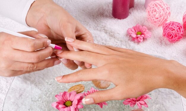 Cum sa aplici si sa indepartezi gelul UV?