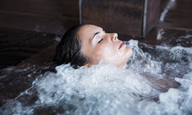 Cinci beneficii ale hidroterapiei pentru durerile de spate