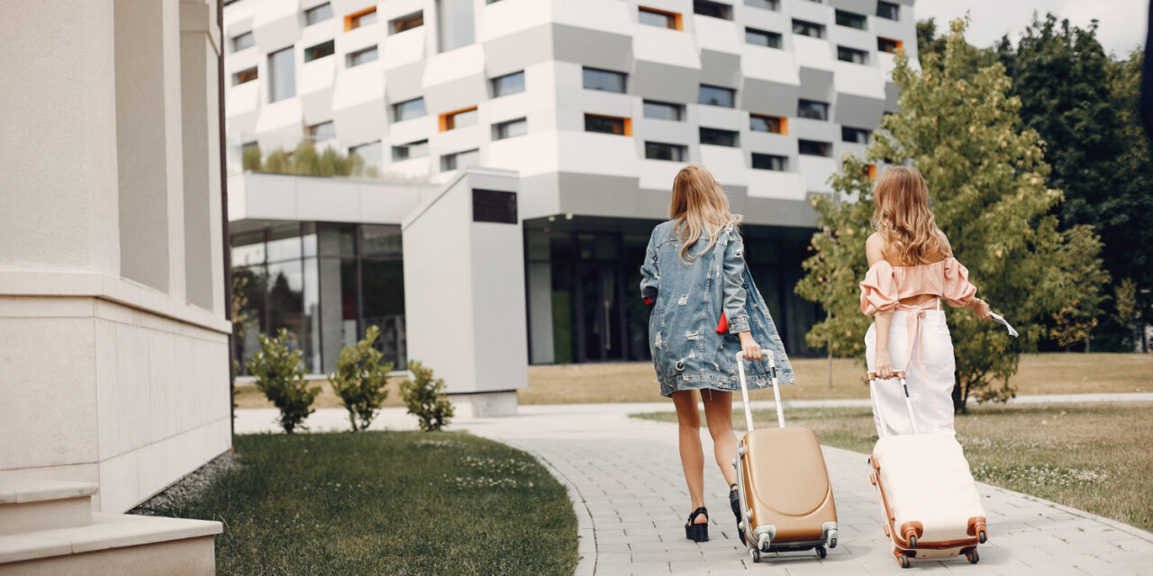 Cat de recomandat este sa iti cumperi casa langa aeroport?