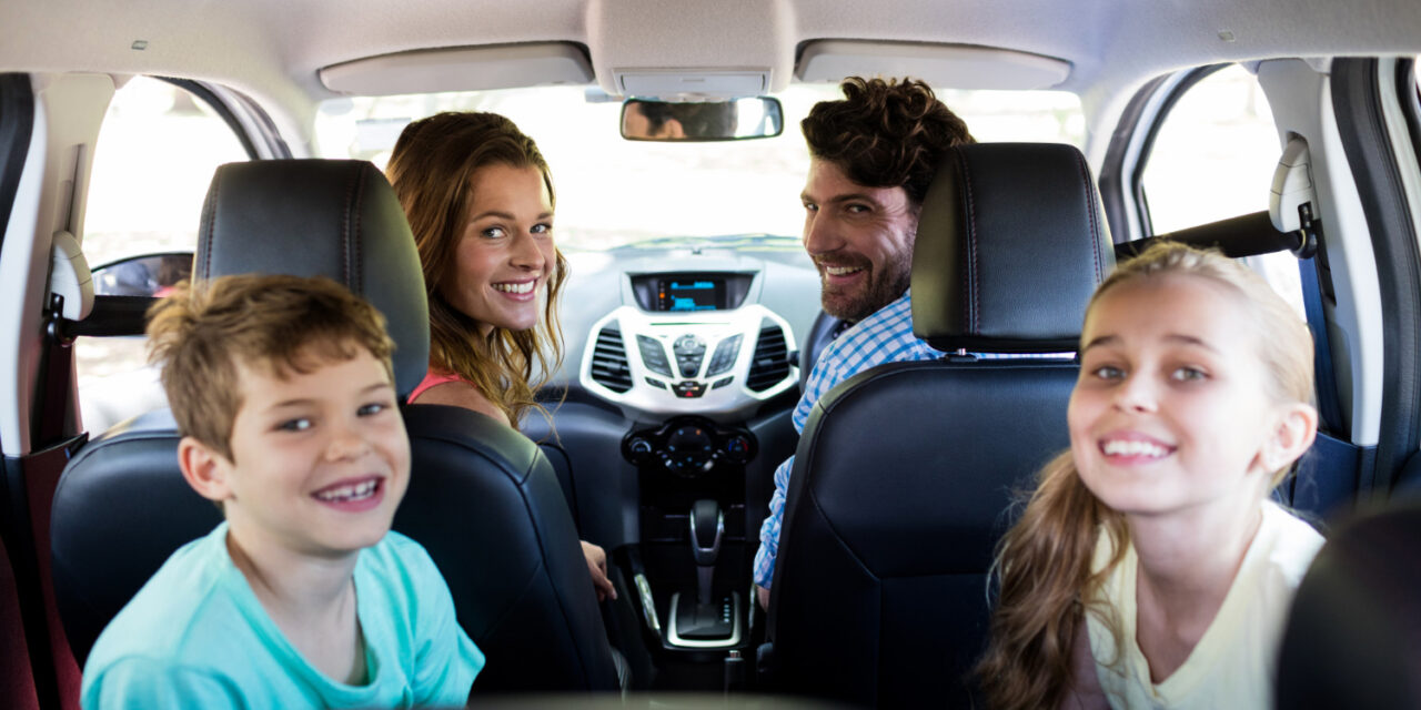 Importanța unei Mașini pentru Familiile cu Copii: Mobilitate și Confort în Viața de Zi cu Zi