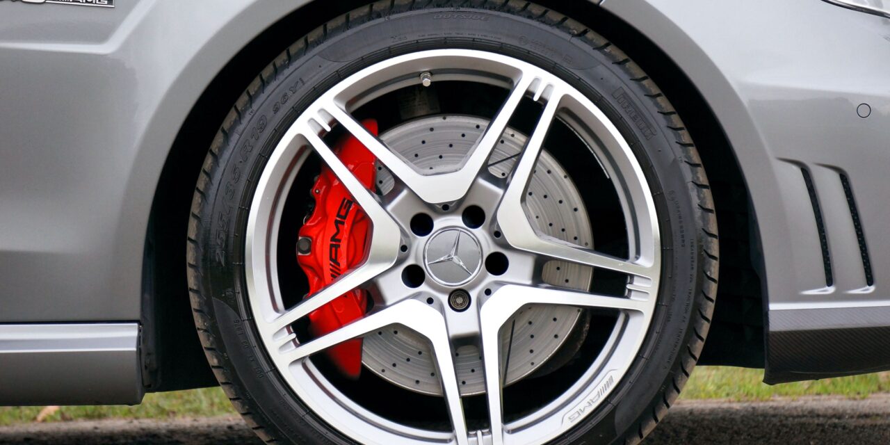 Optimizarea Performanței și Siguranței Vehiculului – Ghidul Expertului în Anvelope și Jante