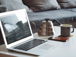 Remote / Hybrid / La fața locului - care este direcția pe piața muncii