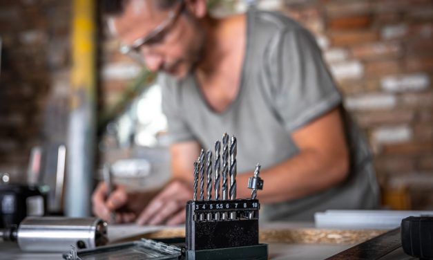 Ce tip de burghie sunt potrivite pentru diverse materiale?