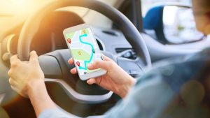 De Ce Părinții Aleg să Instaleze Sisteme de Monitorizare GPS Pe Mașinile Copiilor