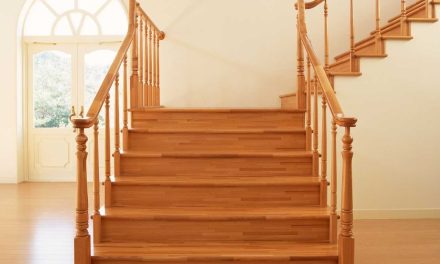 Scări îmbrăcate în lemn: sfaturi pentru o renovare durabilă