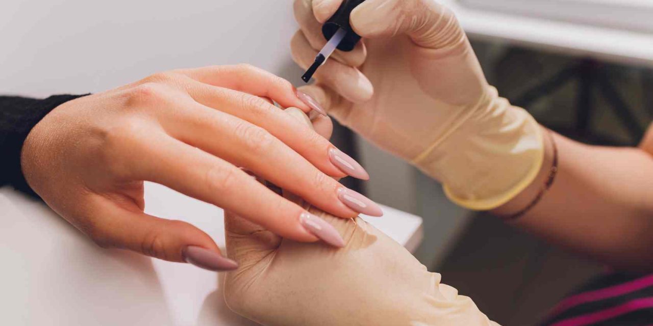 Tipsuri Unghii False: pregătirea unghiei naturale pas cu pas