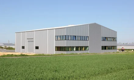 Partenerul tău de încredere în materiale pentru construcții, profile trapez, panouri termoizolante și uși industrial