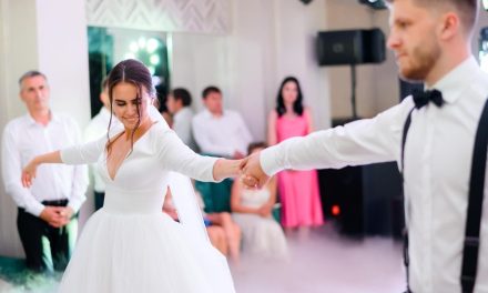 Ce Trebuie să Știi Înainte să Alegi Artiști și Servicii Muzicale pentru un Eveniment Privat