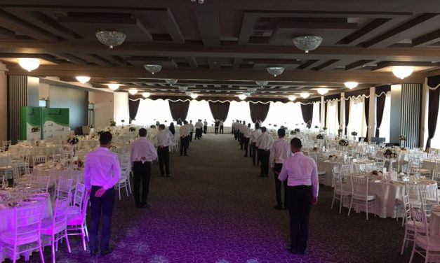 Cum alegeți servicii de închirieri ospătari pentru evenimente fără stres