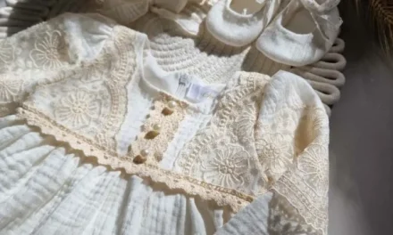 Idei ținute botez mamă – Ghid complet pentru o apariție elegantă, modernă și memorabilă