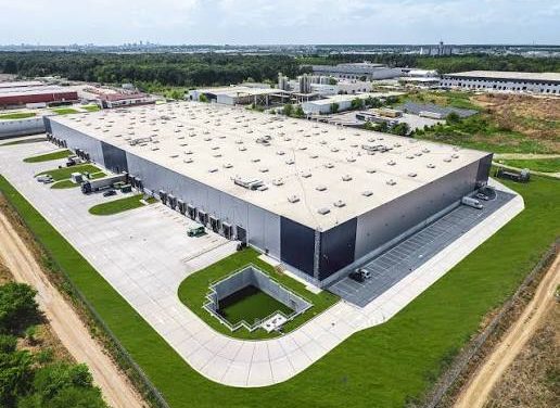 De ce contează etanșarea unei uși industriale