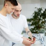 Ce avantaje oferă o baterie de chiuvetă cu perlator integrat?